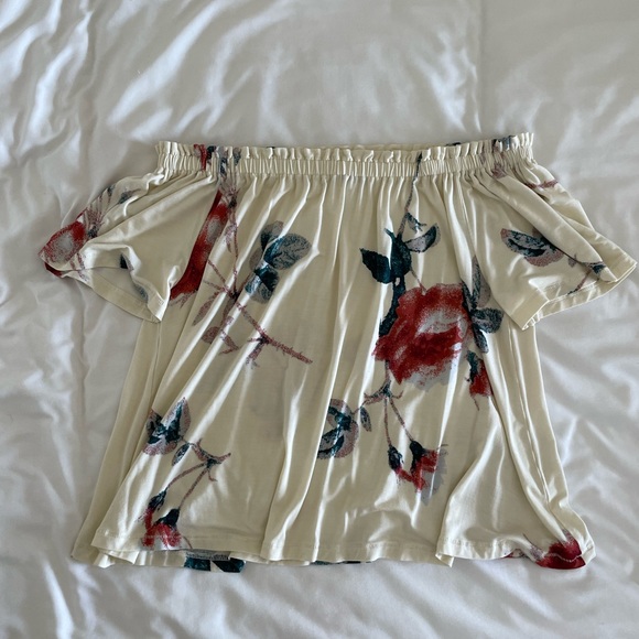 Aritzia Wilfred off the shoulder top - Picture 3 of 3